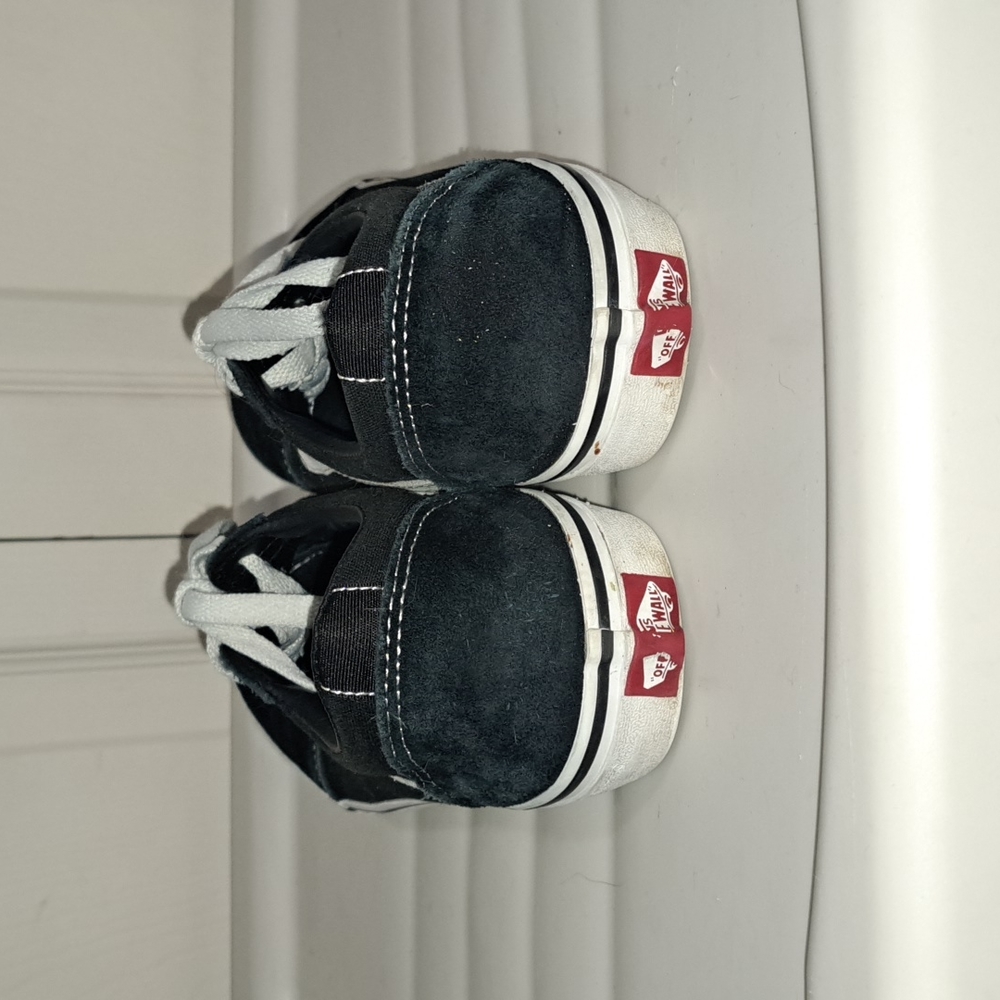 Classic Van's tennis skate shoes - size 6 youth - black and white - Picture 4 of 8